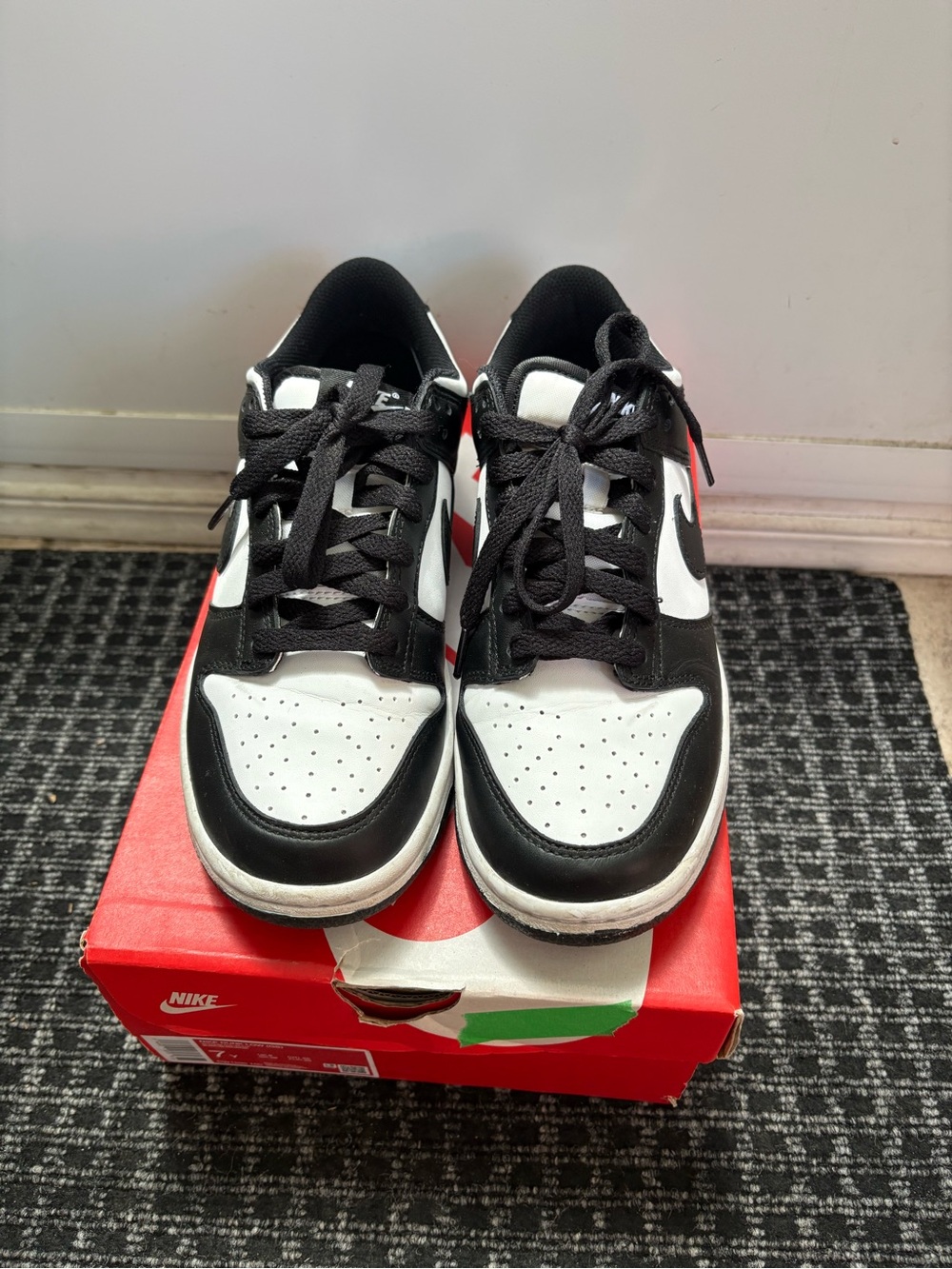 Nike Panda dunks - Picture 2 of 5